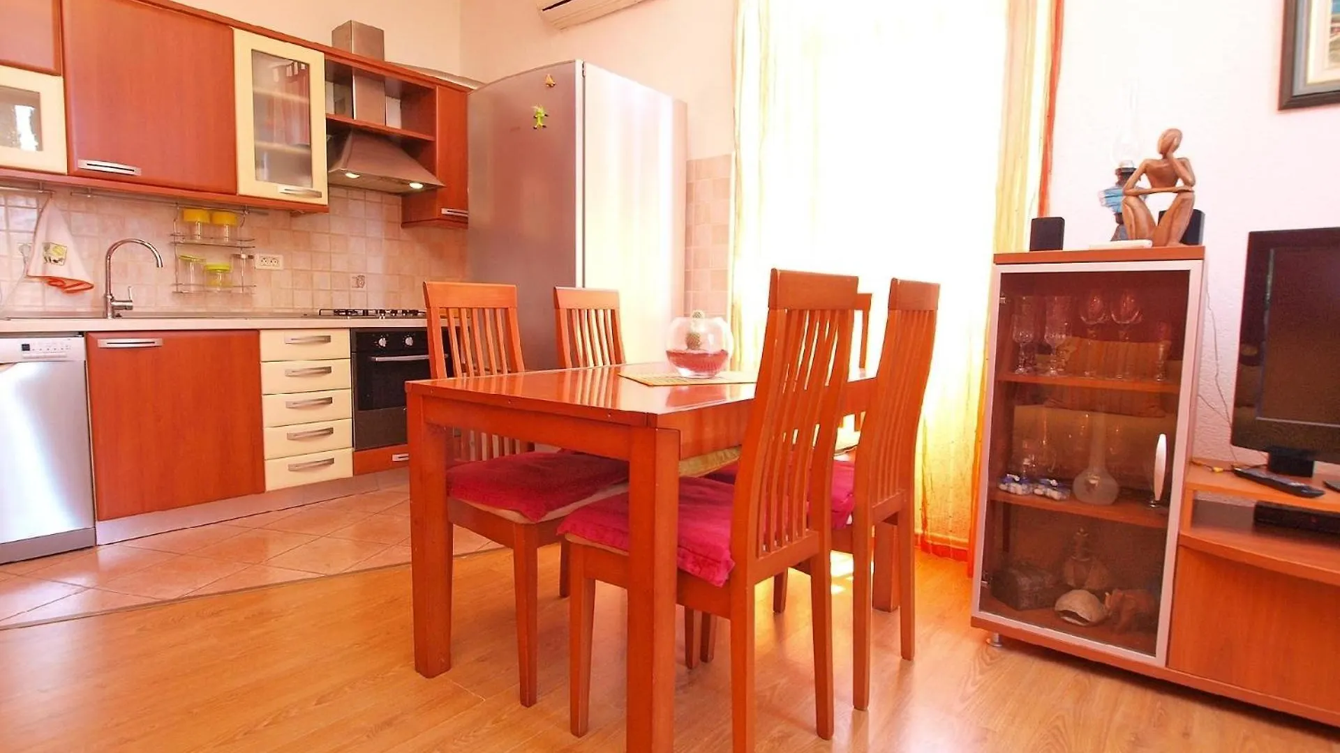 Ferienwohnung Fuer 4 Personen Ca 74 Qm In Fazana, Istrien Istrische Riviera Kroatië